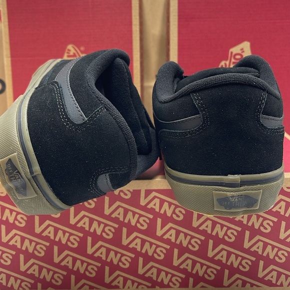 Vans Men’s Bearcat
Black/Dark Gum
VN000DT239L
Sneakers - Picture 7 of 16